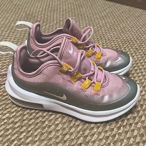 Nike air girls tennis shoes